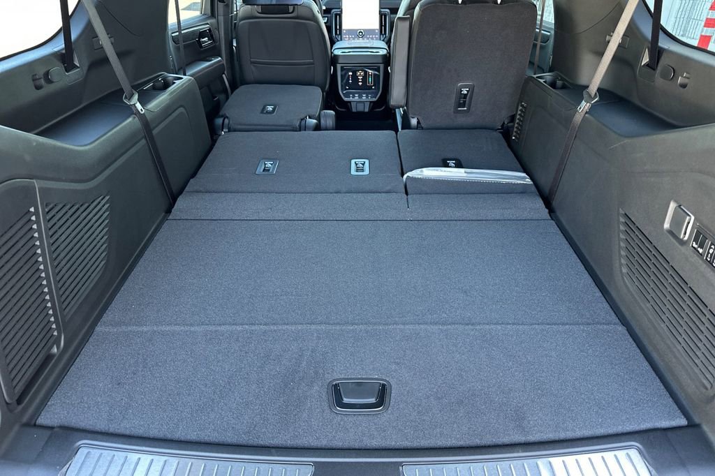 New 2026 GMC Yukon XL AT4 Ultimate AWD/4WD image 17