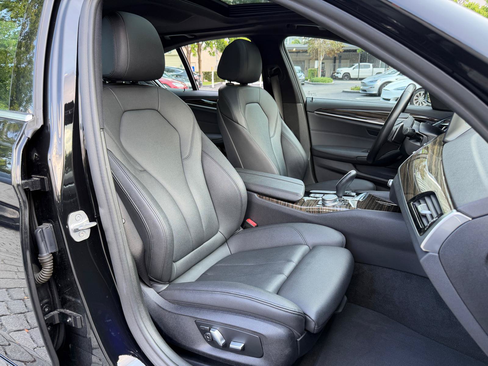 Used 2019 BMW 530e RWD image 41