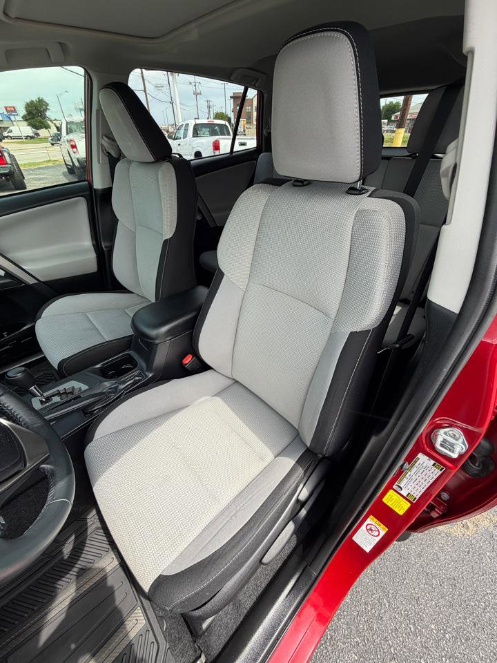 Used 2017 Toyota RAV4 XLE FWD image 11