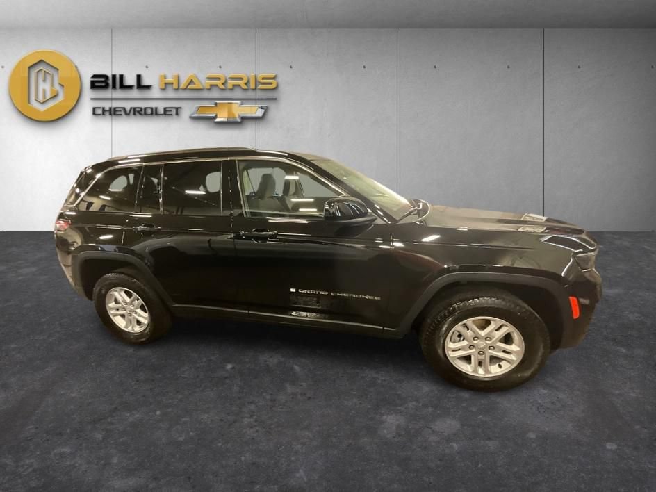Used 2023 Jeep Grand Cherokee Laredo AWD/4WD image 10