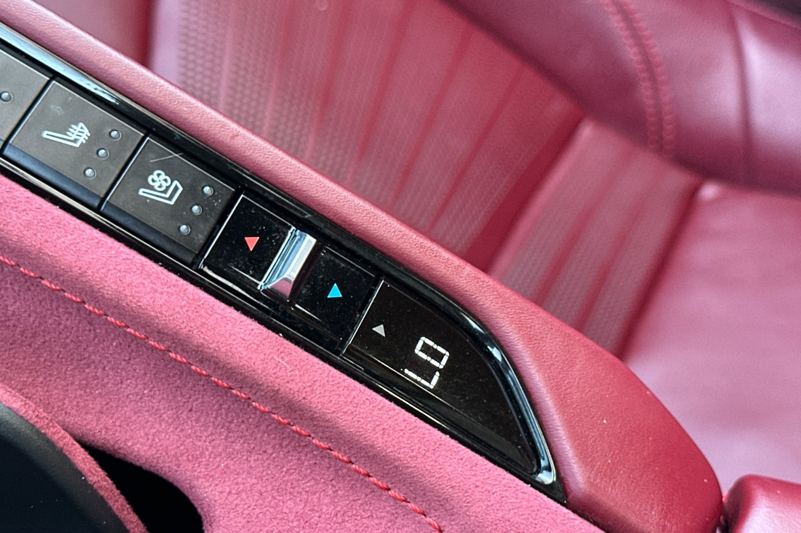 Used 2022 Chevrolet Corvette Stingray Premium Conv w/ Z51 Performance Package RWD image 30