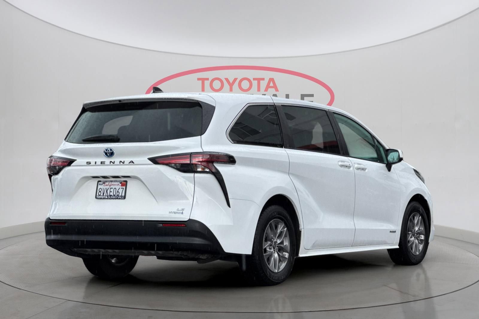 Used 2021 Toyota Sienna LE image 4