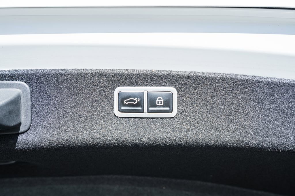 Used 2024 Genesis G80 image 9