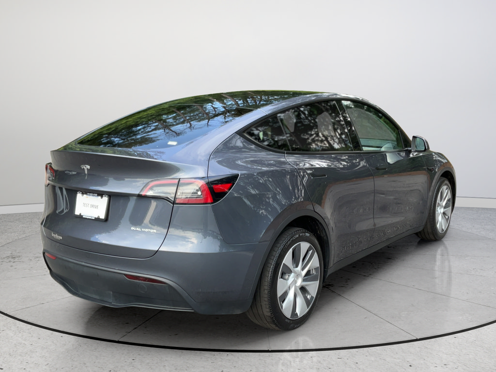 Used 2023 Tesla Model Y AWD image 6