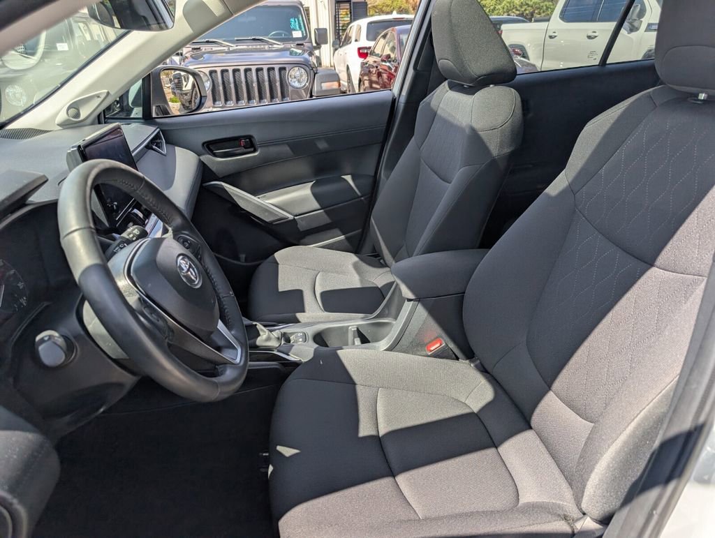 Used 2024 Toyota Corolla Cross LE w/ Moonroof Package image 10