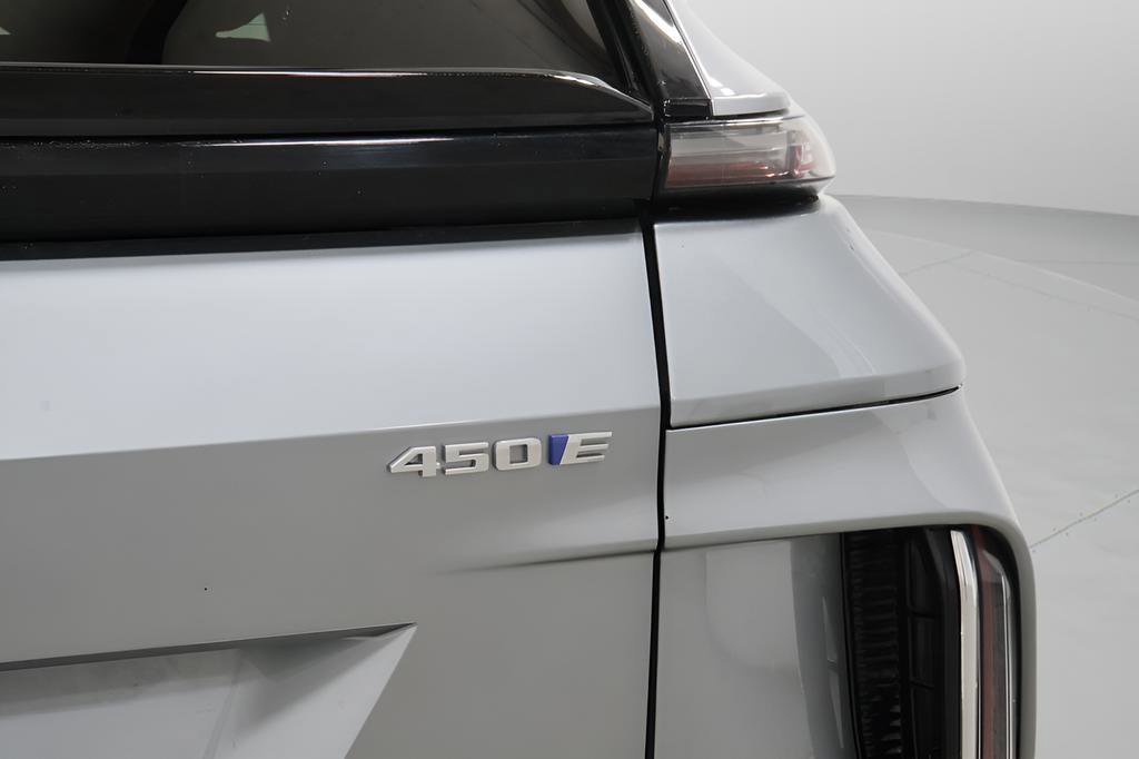 Used 2024 Cadillac Lyriq Tech image 34