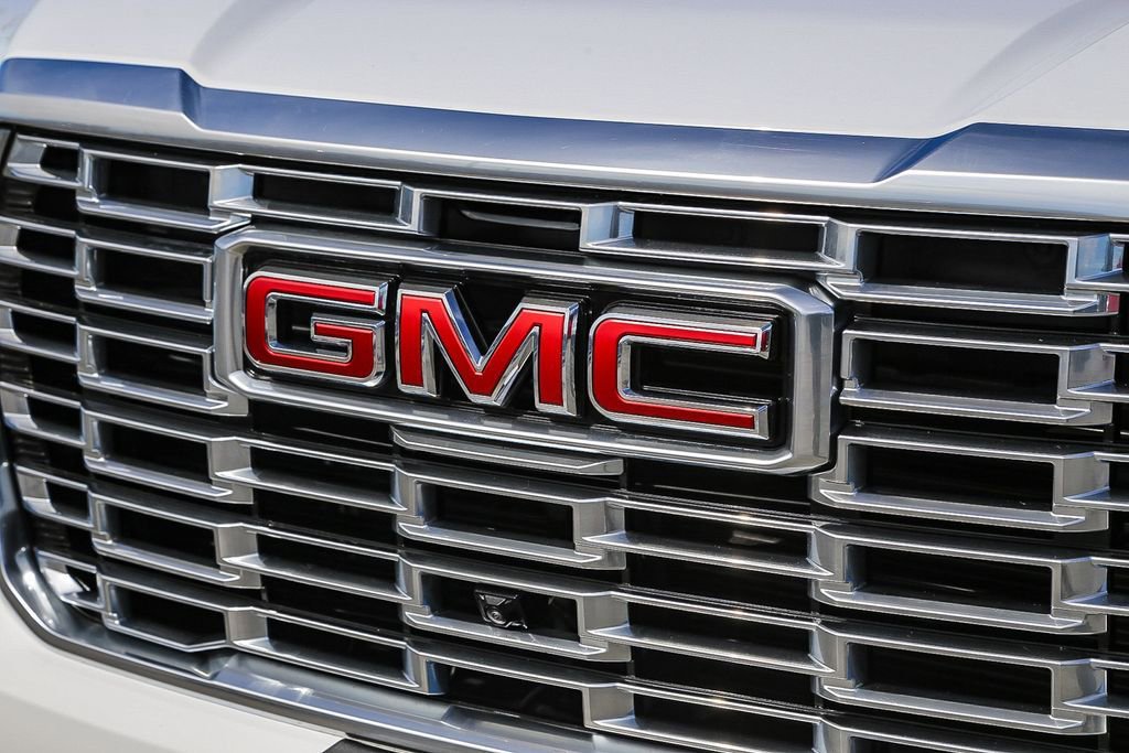 Used 2025 GMC Yukon XL Denali image 6