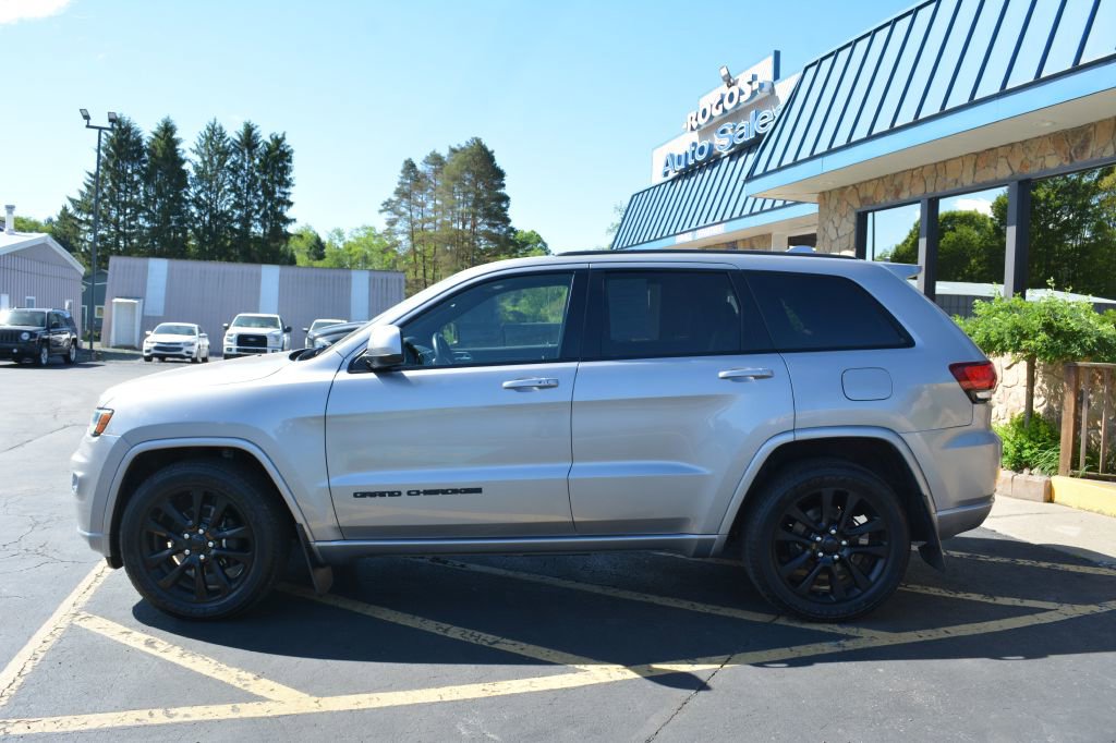 Used 2018 Jeep Grand Cherokee Altitude AWD/4WD image 5