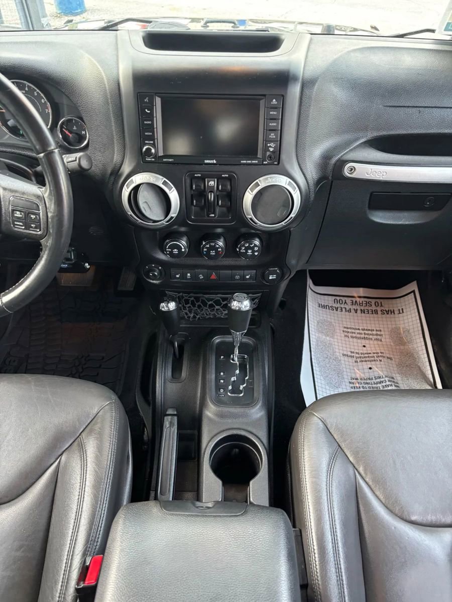 Used 2015 Jeep Wrangler Unlimited Rubicon w/ Connectivity Group image 9