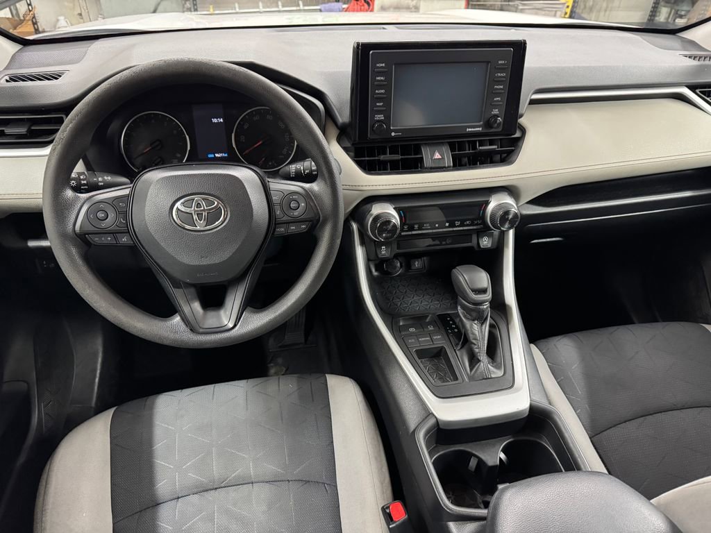 Used 2020 Toyota RAV4 XLE image 18