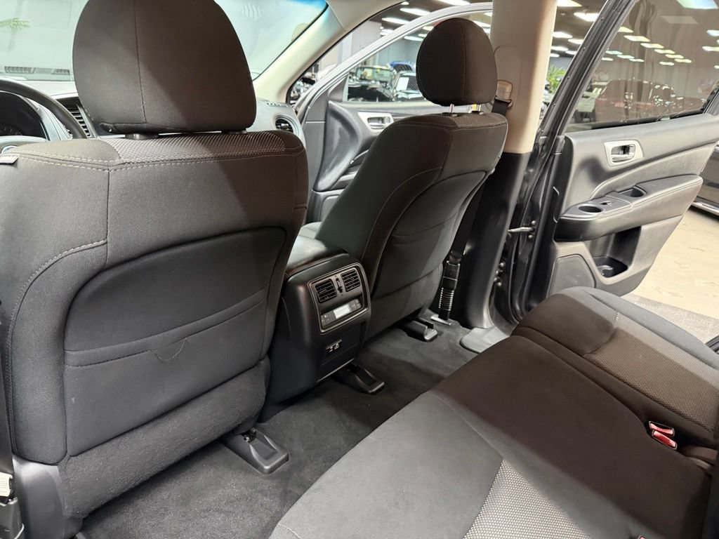 Used 2020 Nissan Pathfinder S AWD/4WD image 36