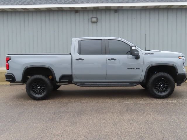Used 2024 Chevrolet Silverado 2500 ZR2 w/ Technology Package image 2