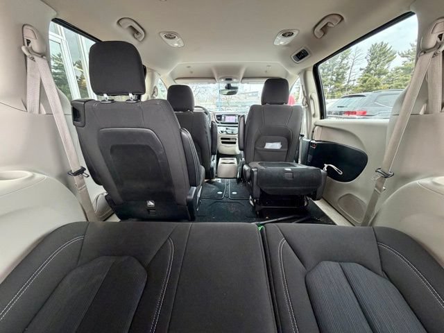 Used 2023 Chrysler Voyager LX FWD image 13