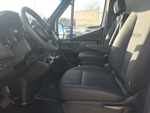 Used 2025 Mercedes-Benz Sprinter 2500 image 13