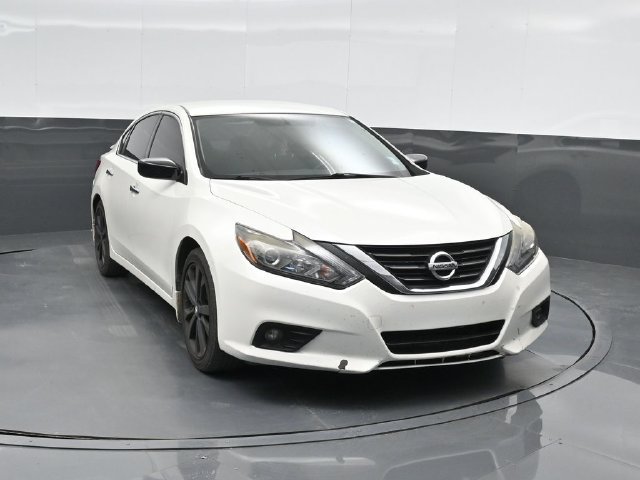 Used 2017 Nissan Altima 2.5 SR w/ Midnight Edition Package FWD image 7