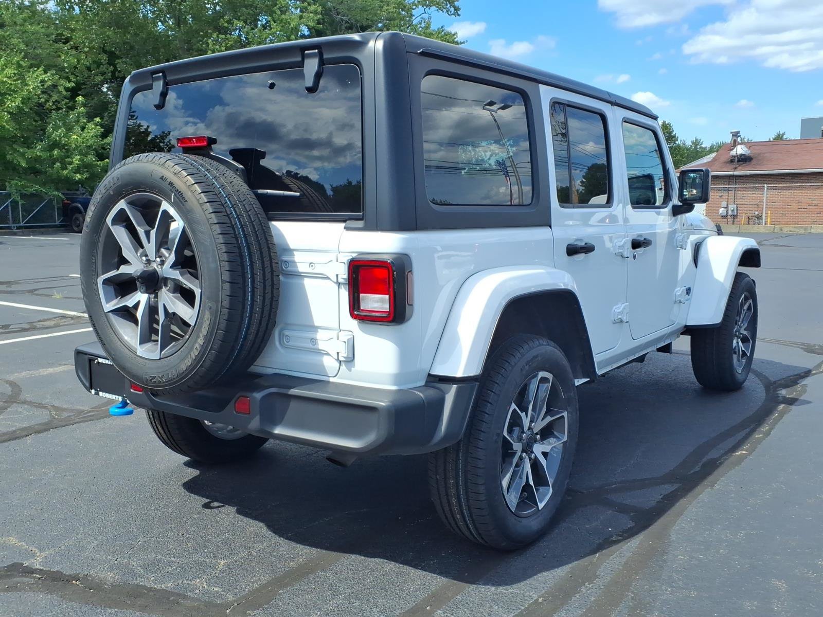 Used 2024 Jeep Wrangler Unlimited AWD/4WD image 5
