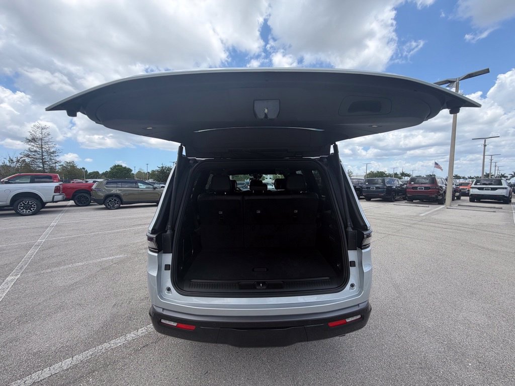New 2026 Jeep Grand Wagoneer Limited w/ 8-Passenger Seating Package AWD/4WD image 40