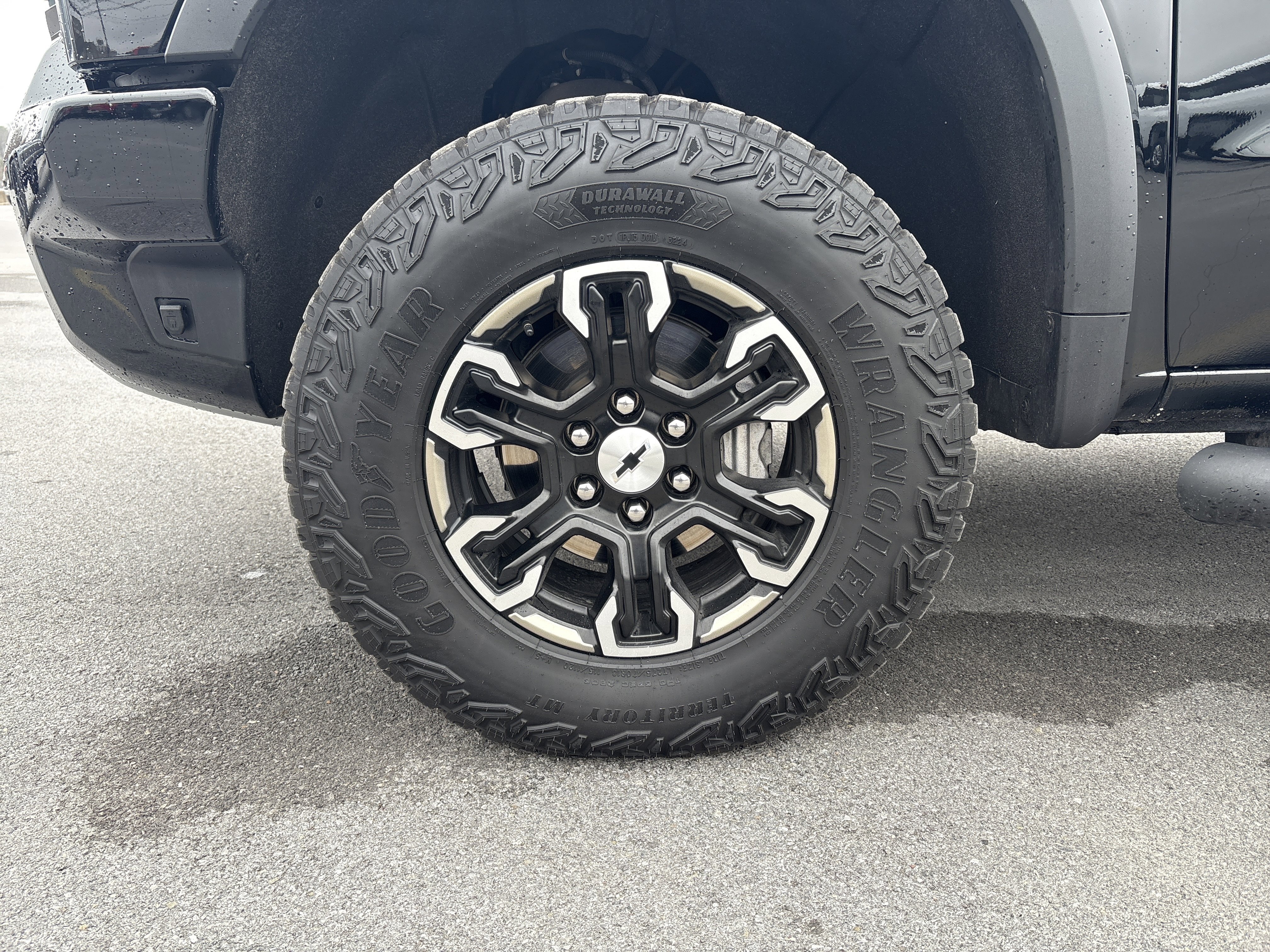 Used 2025 Chevrolet Silverado 1500 ZR2 w/ Technology Package image 39