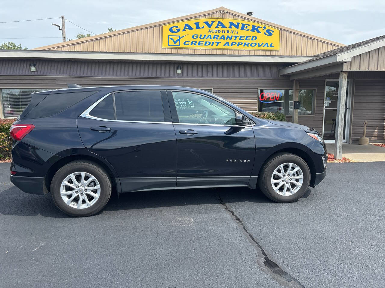 Used 2020 Chevrolet Equinox LT w/ Driver Convenience Package image 4