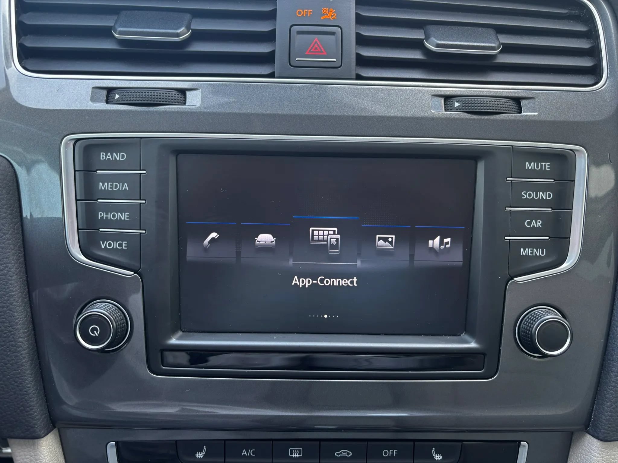 Used 2017 Volkswagen Golf Alltrack S AWD/4WD image 11