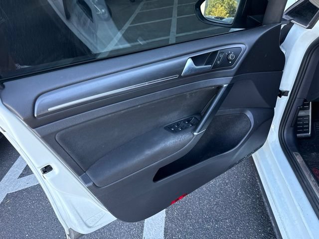 Used 2018 Volkswagen GTI SE FWD image 5