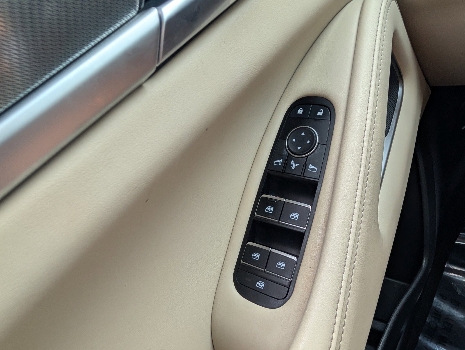 Used 2023 INFINITI QX60 Luxe w/ Vision Package FWD image 37