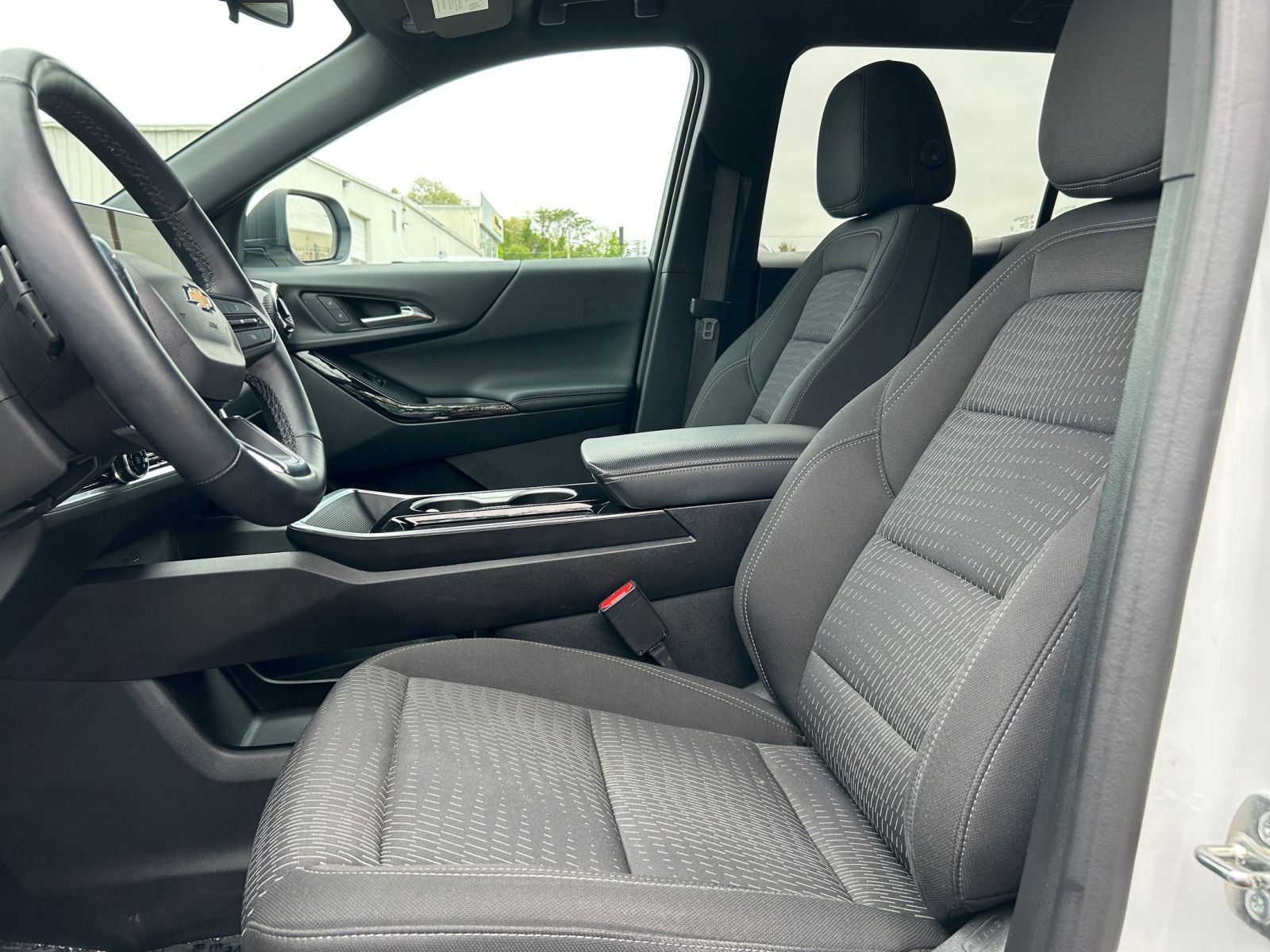 Used 2025 Chevrolet Equinox LT FWD image 22