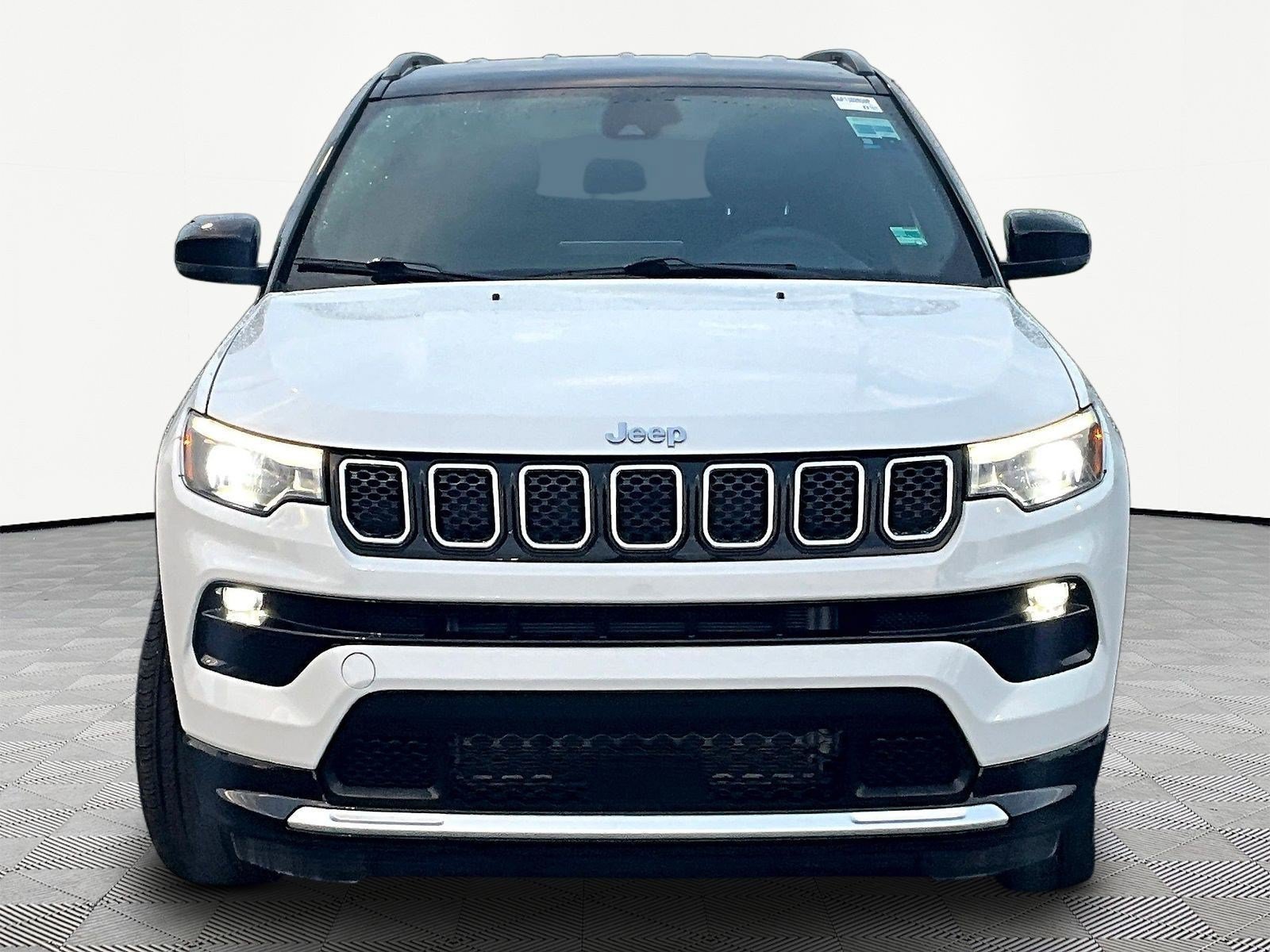 Used 2023 Jeep Compass Limited w/ Elite Group AWD/4WD image 2