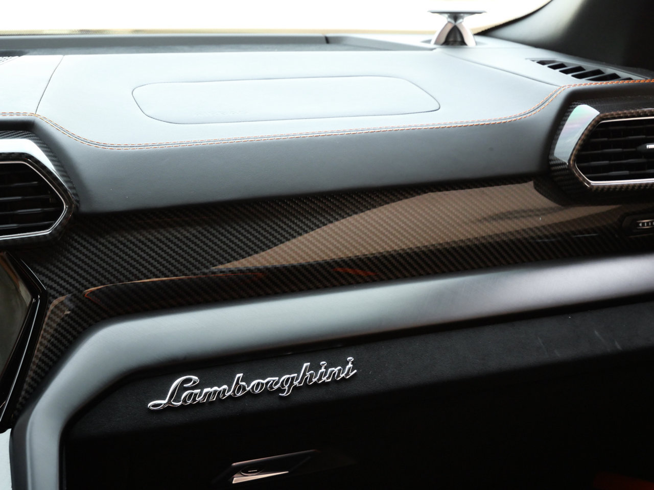 Used 2024 Lamborghini Urus Performante AWD/4WD image 36