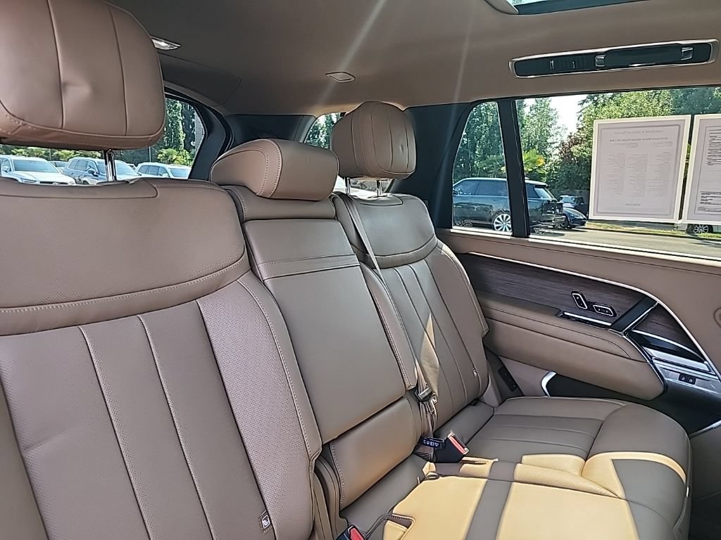 Certified 2025 Land Rover Range Rover Long Wheelbase SE AWD/4WD image 16