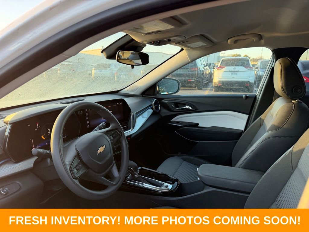 Used 2025 Chevrolet Trax LT image 8