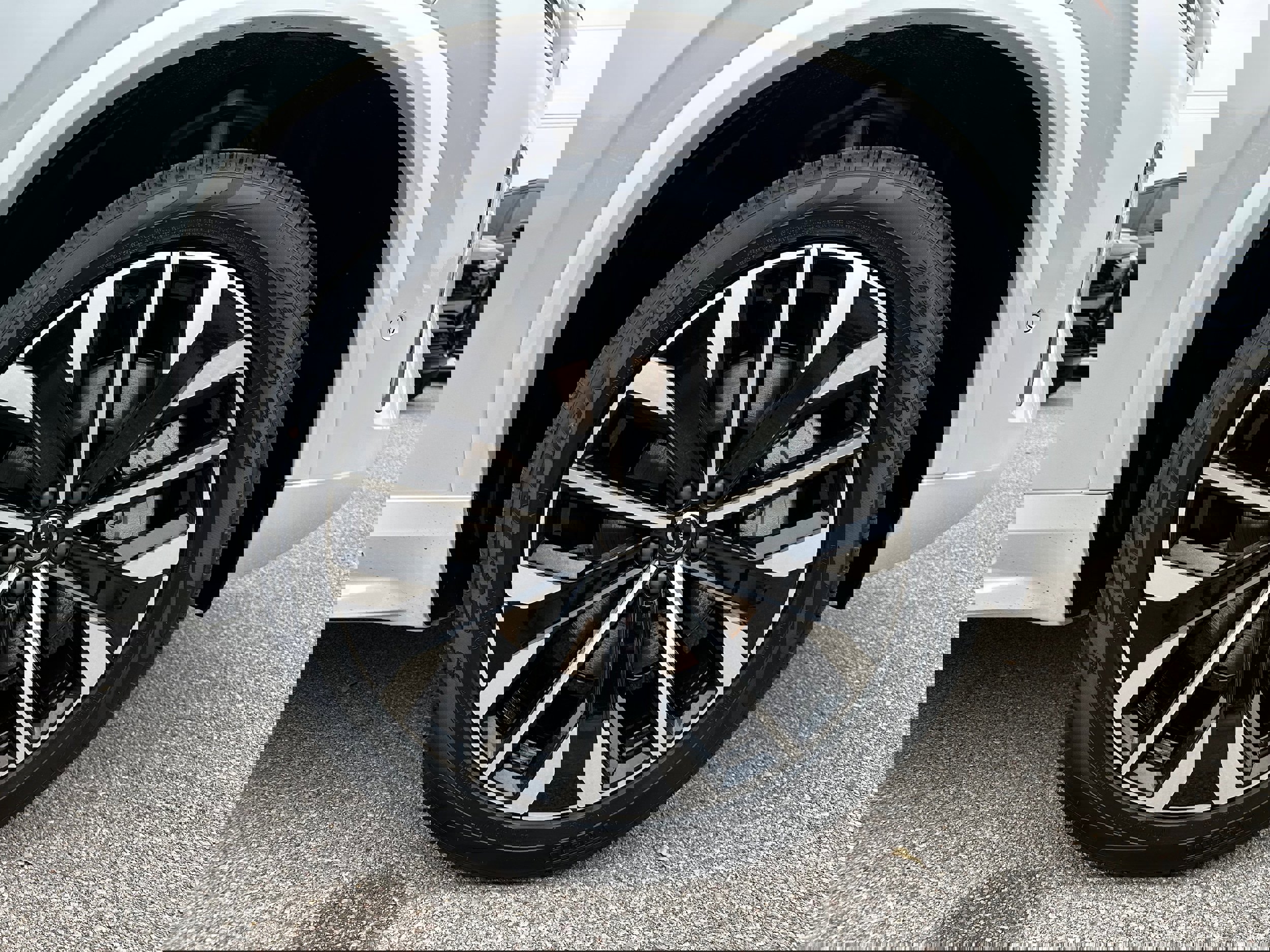 New 2025 Volvo XC90 T8 Plus w/ Protection Package Premier image 7