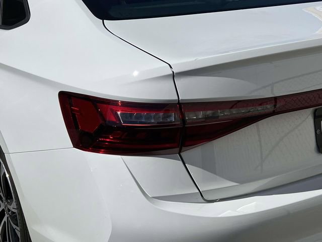 Used 2025 Volkswagen Jetta Sport image 10