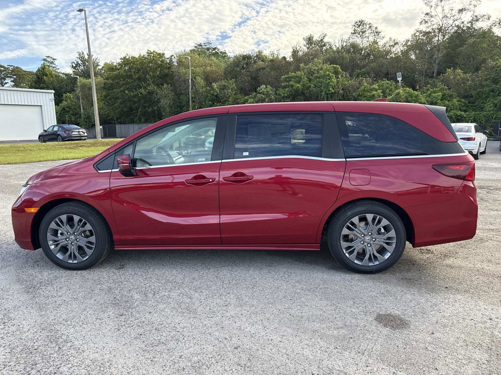 New 2026 Honda Odyssey Touring image 7