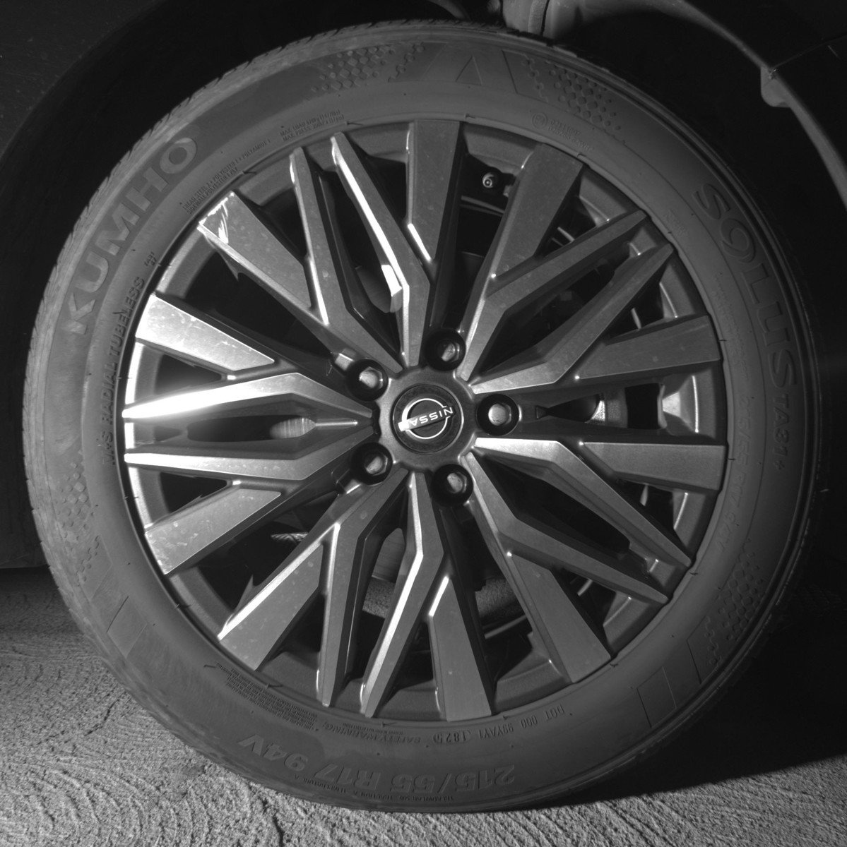 Used 2025 Nissan Altima 2.5 SV FWD image 13