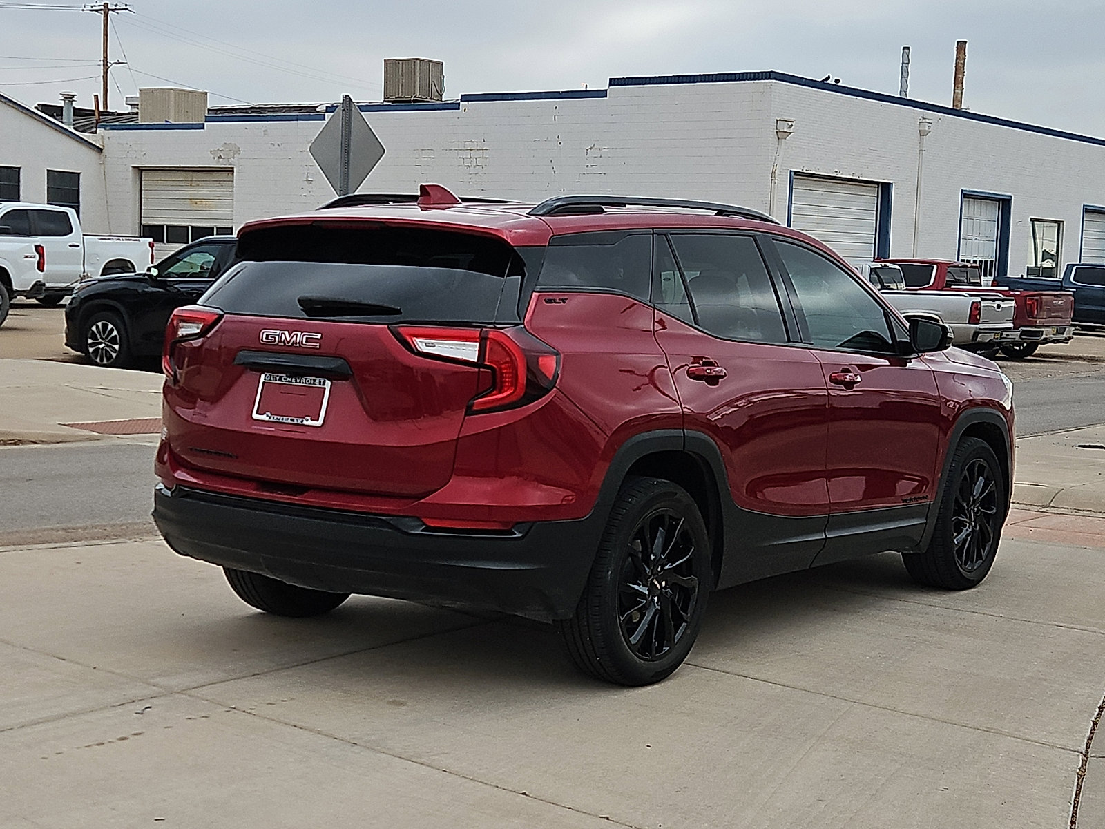Used 2024 GMC Terrain SLT w/ Elevation Edition image 4