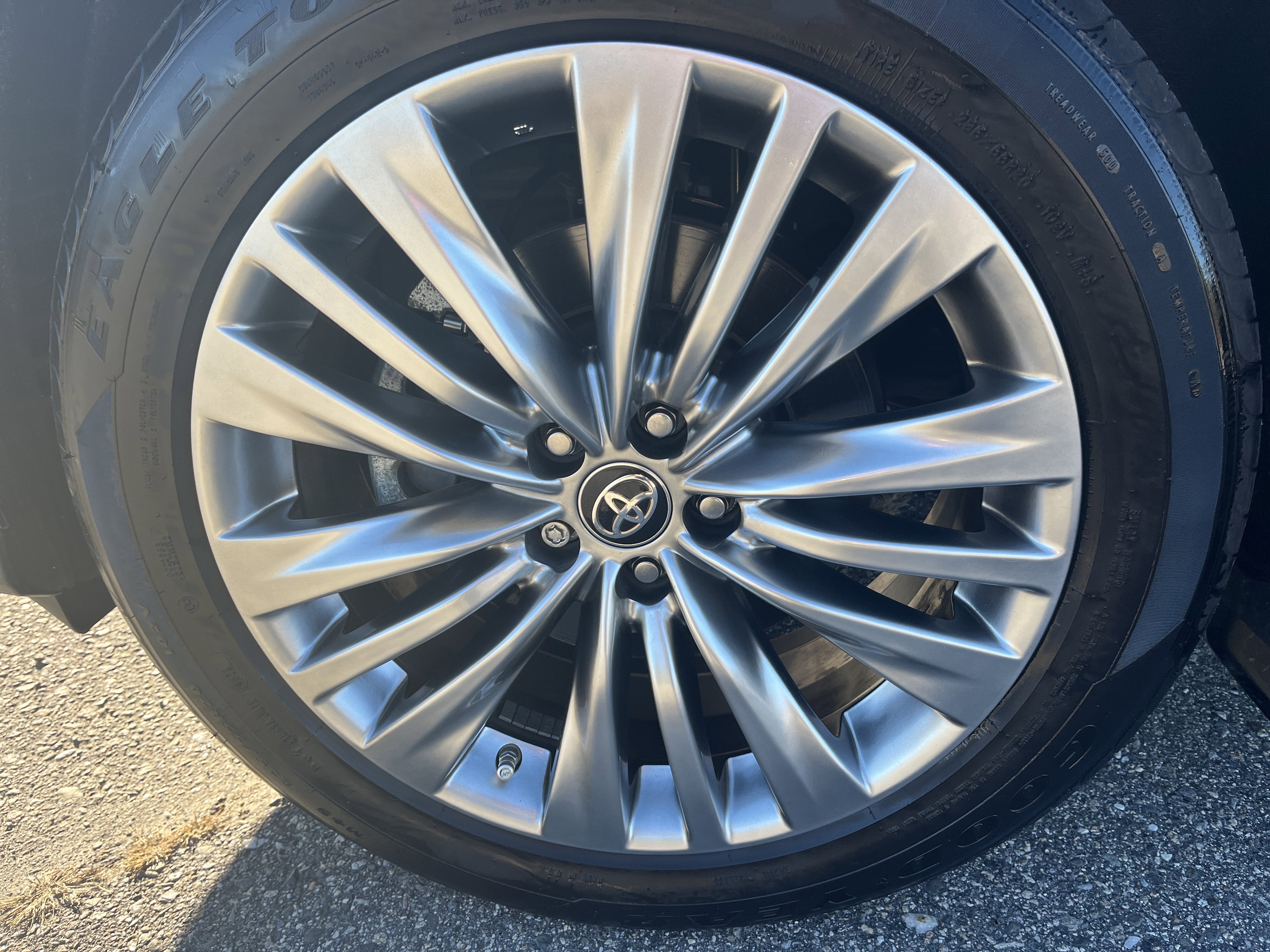 Used 2024 Toyota Highlander Platinum image 12