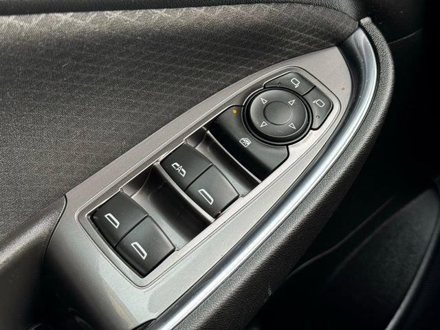 Used 2017 Chevrolet Malibu Hybrid image 30