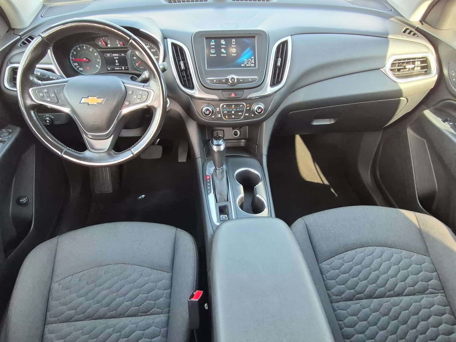 Used 2018 Chevrolet Equinox LT FWD image 16