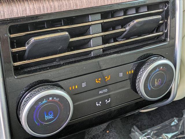 Certified 2025 Land Rover Range Rover SE AWD/4WD image 18