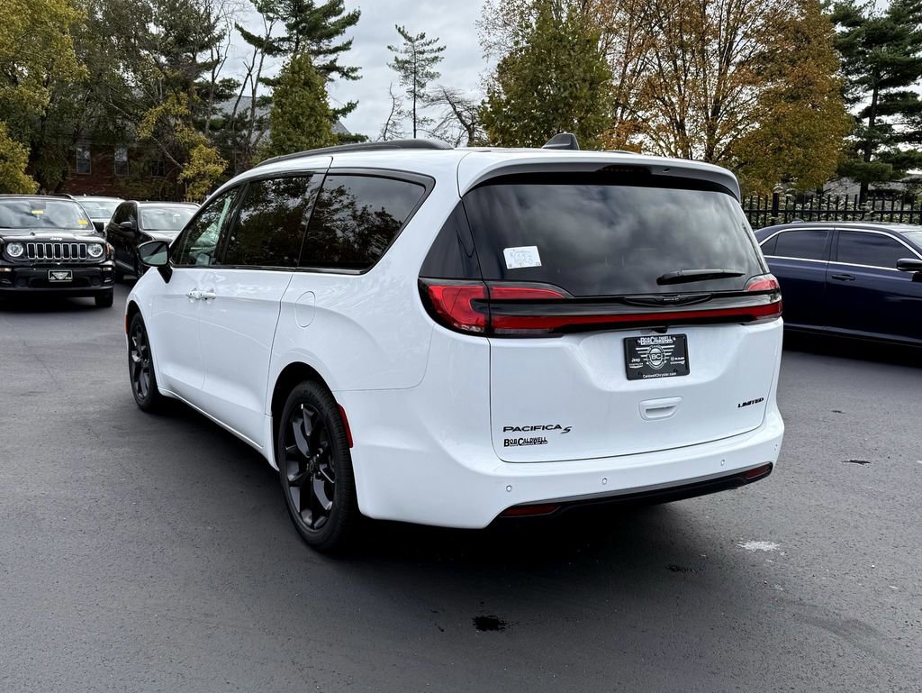 New 2026 Chrysler Pacifica Limited w/ S Appearance Package image 5