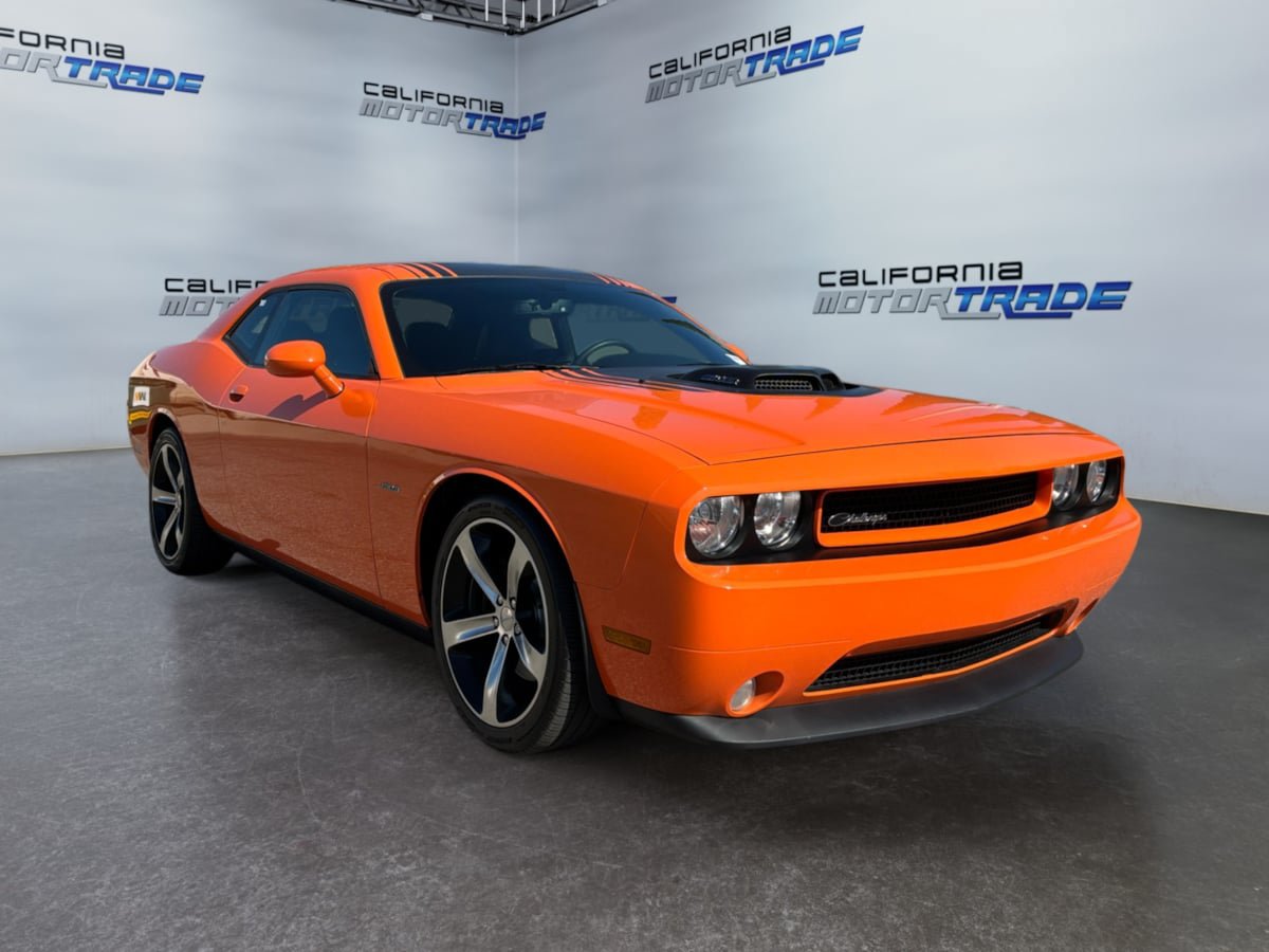 Used 2014 Dodge Challenger R/T RWD image 3