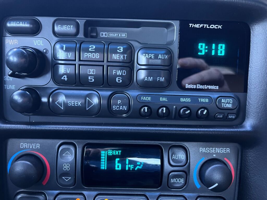 Used 1998 Chevrolet Corvette Coupe w/ Memory Pkg image 17