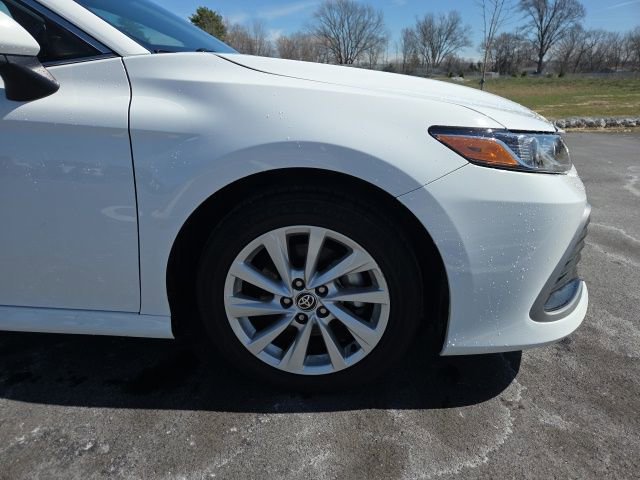 Used 2024 Toyota Camry LE image 4