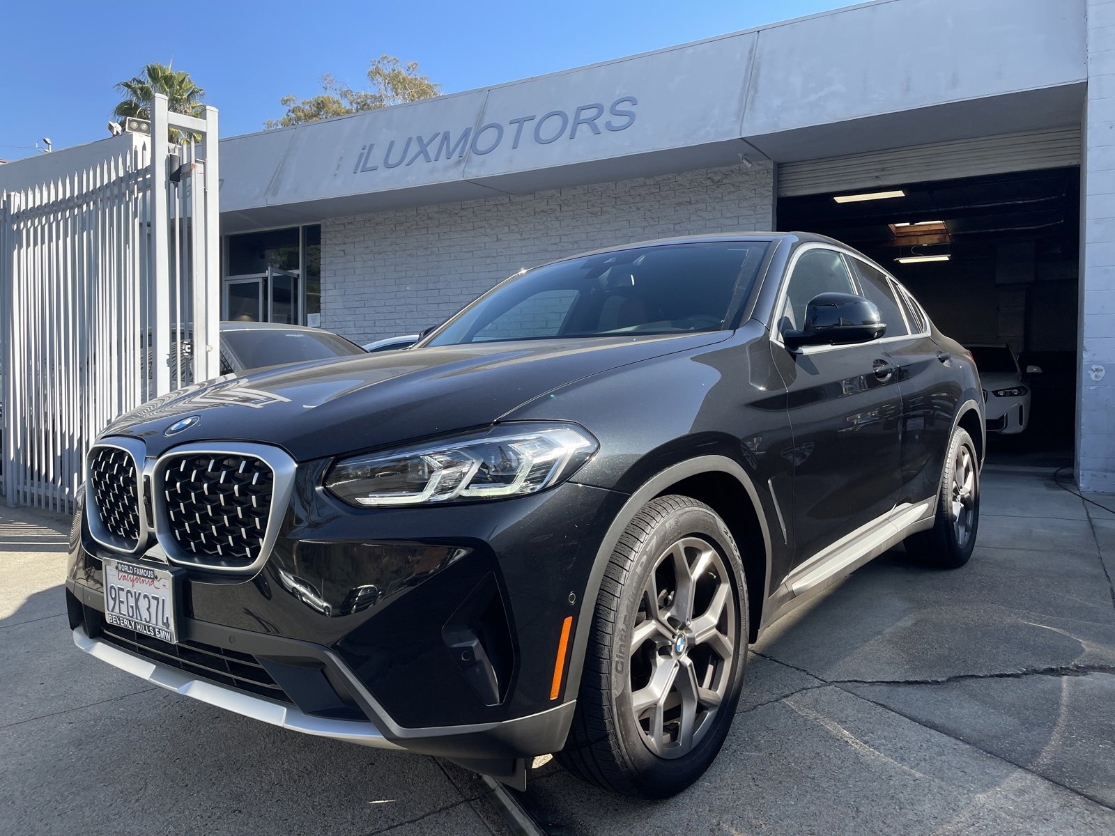 Used 2023 BMW X4 xDrive30i w/ Premium Package image 1