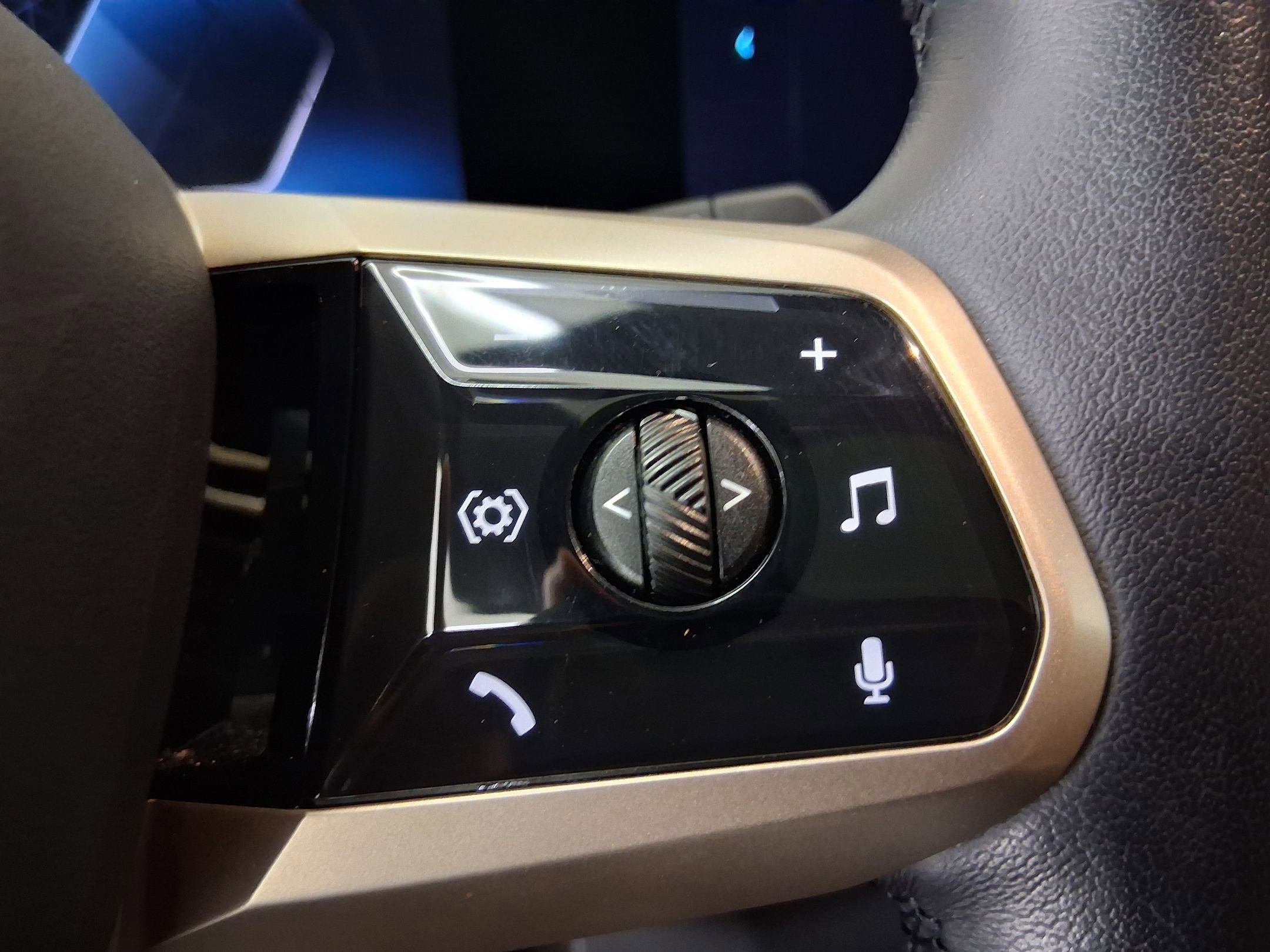 Used 2023 BMW iX xDrive50 w/ Sport Package image 22