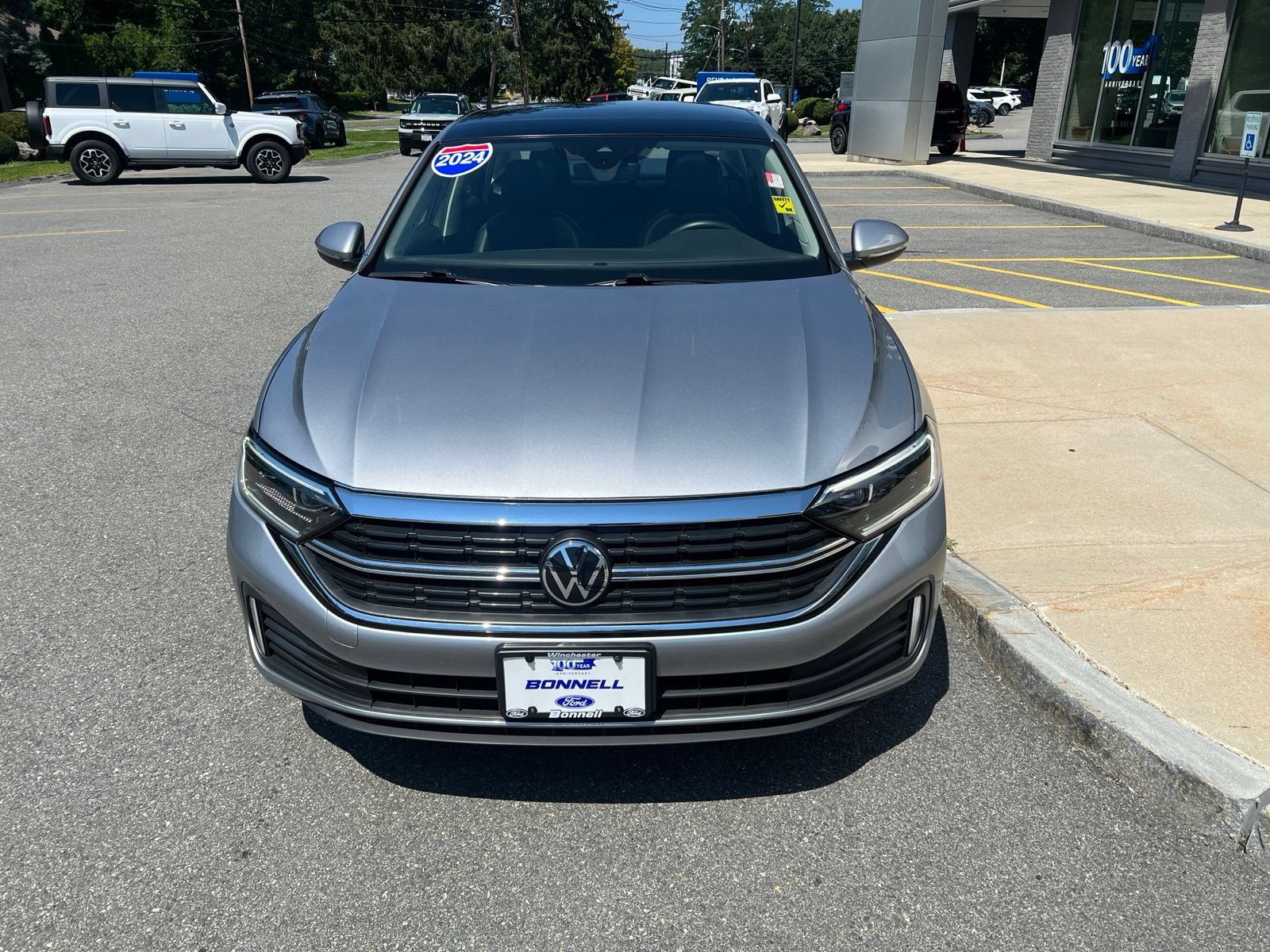 Used 2024 Volkswagen Jetta SEL FWD image 2
