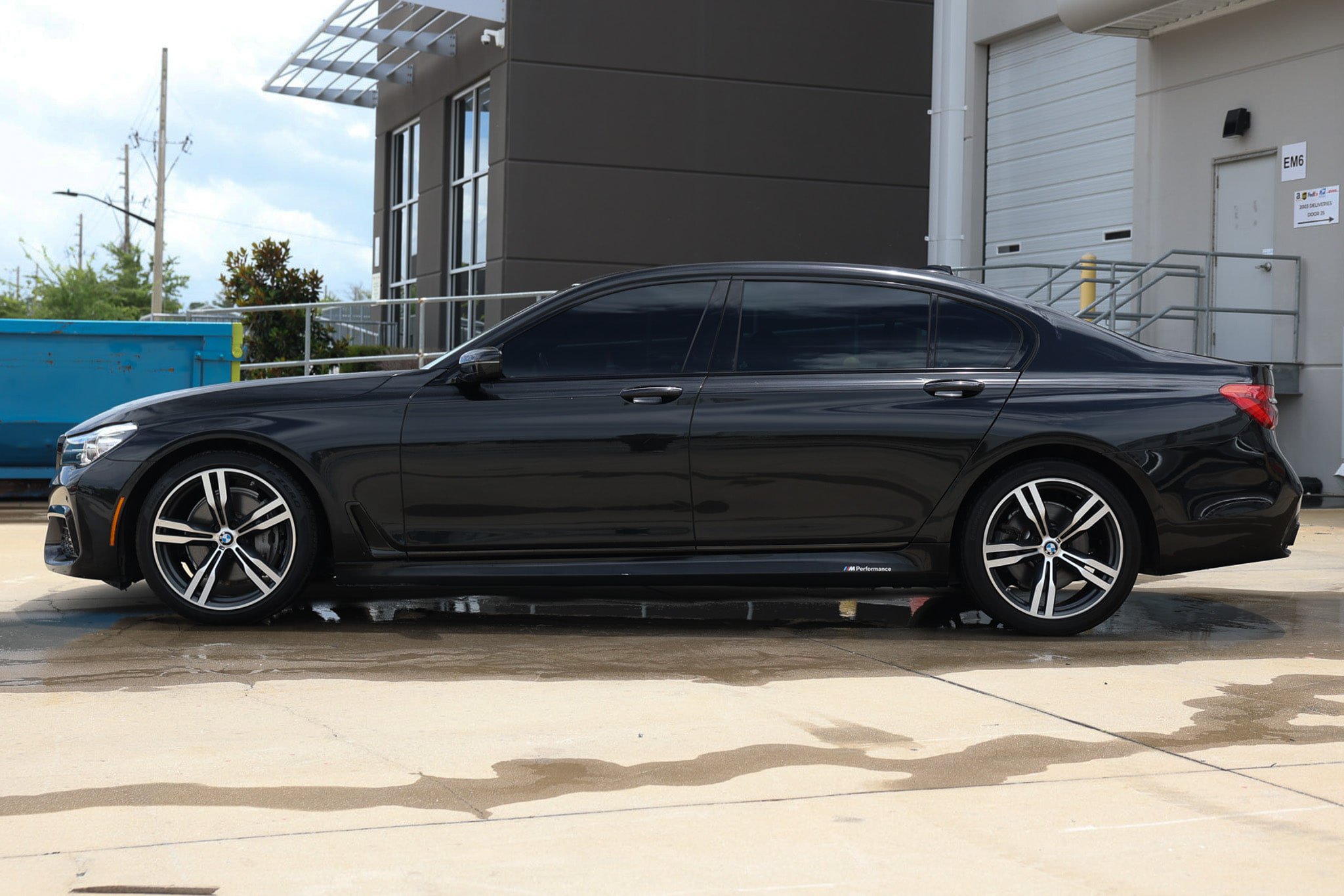 Used 2019 BMW 740i w/ M Sport Package RWD image 4