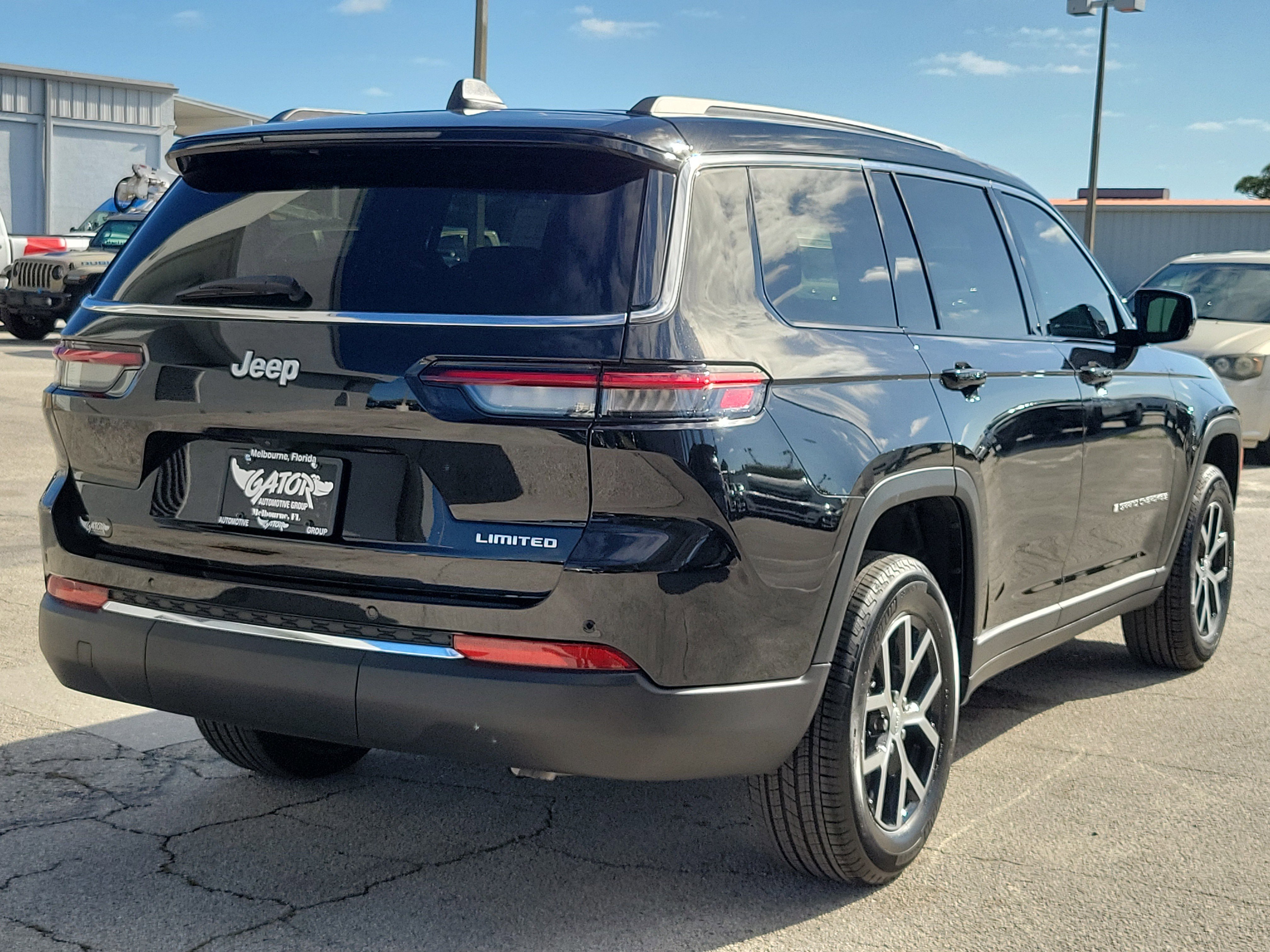 Used 2025 Jeep Grand Cherokee L Limited RWD image 4