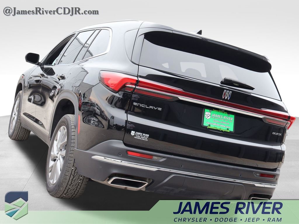 Used 2025 Buick Enclave Preferred image 3